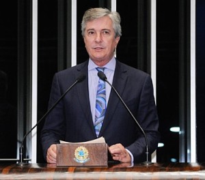 Em discurso na tribuna do Senado, senador Fernando Collor (PTB-AL)