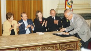 A presidente Dilma Rousseff esteve presente no dia da assinatura do contrato com a IESA.