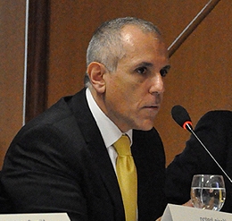 Professor Roberto Dumas Damas