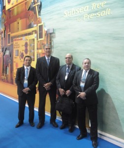 Luis Acosta, da Embraer, Paulo Couto, da FMC Technologies, Esdras Demoro, da Embraer, e Jose Mauro, da FMC Technologies.