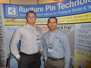 Travis Pyatt, gerente de vendas da Rupture Pin Technology / Nathan Henderson, gerente de vendas da Taylor Vaetrix