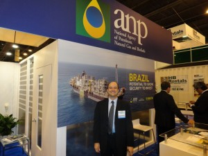 O Consul brasileiro Roberto Ardenghy