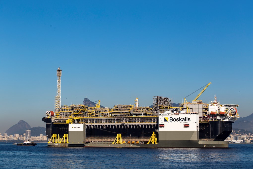 Plataforma FPSO P-67 na Baía de Guanabara.