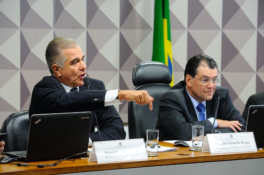 O relator da MP deputado Júlio Lopes e o presidente da comissão mista, senador Eduardo Braga