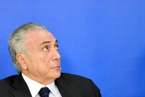 temer_olhando_pra_cima