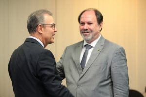 O ministro Bento Albuquerque e o presidente da Abdan, Celso Cunha