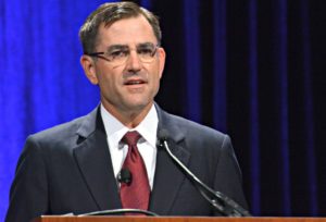 halliburton_ceo_jeff_miller_speaking_at_hart_energys_executive_oil_conference_in_november_2017
