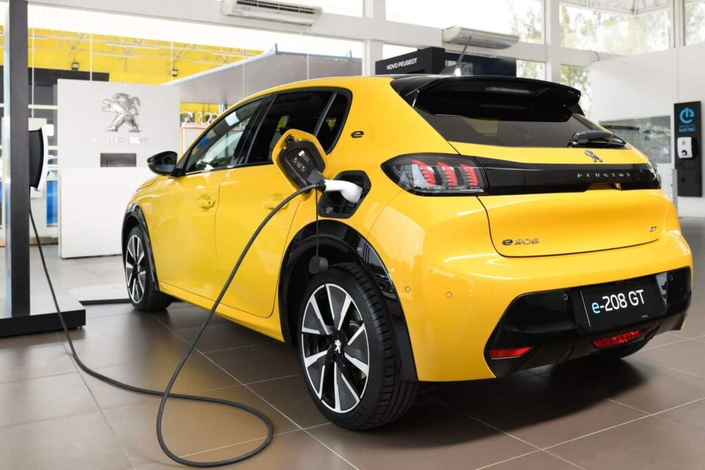 Carro-eletricos-da-Peugeote-208-gt