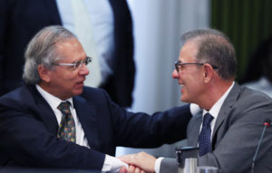 Ministros Paulo Guedes, d Economia, e Bento Albuquerque, de Minas e Energia