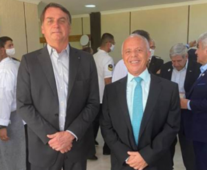 Bolsonaro ao lado do presidente da Nuclep, Carlos Seixas: evento da próxima sexta vai marcar inauguração de linha de produção de torres de transmissão