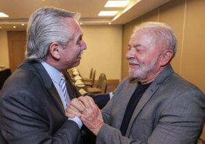Presidente da Argentina, Alberto Fernández, cumprimentou Lula após vitória nas Eleições de 2022
