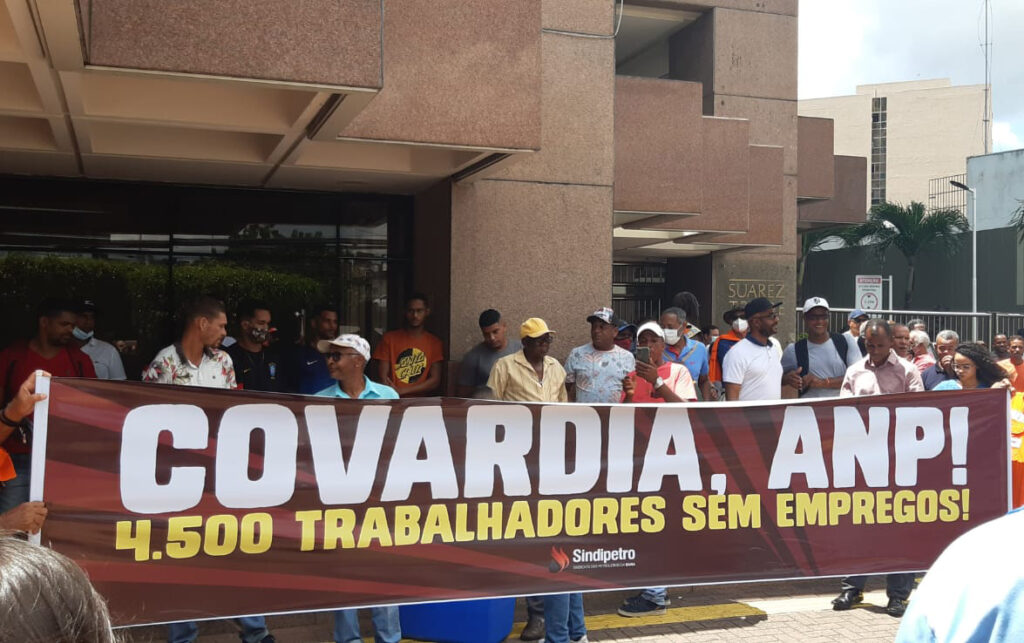 Trabalhadores baianos realizaram, em dezembro, protesto em frente ao escritório da ANP no estado