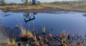 Foto divulgada pelo Sindipetro-ES mostra o vazamento de óleo no Polo Cricaré