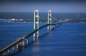 Ponte que cruza o Lago de Michigan