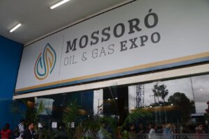 Governo-do-RN-e-3R-Petroleum-assinam-protocolo-de-intencoes-na-area-de-petroleo-e-gas_foto-Elisa-Elsie-2