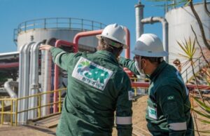 Trabalhadores-em-planta-da-3R-Petroleum-Foto-Divulgacao