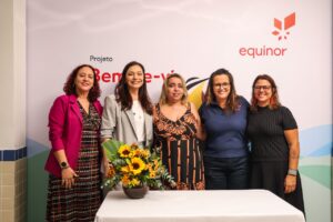 da esquerda para direita, Cristina Silveira (Sup. Seduc)Roberta Barreto (sec. Educação)Isaura Montenegro (Dir. Escola); Verônica Coelho (Pres. Equinor) e Maíra Ventura ( Sustentabilidade Equinor)