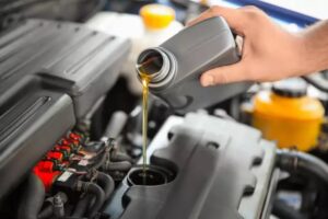 bigstock-sistema-de-lubricacion-aceite-auto
