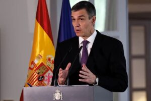2025-04-28T162558Z_1_LYNXMPEL3R0SB_RTROPTP_4_CHINA-SPAIN-1