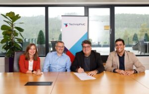 Allison Weber, Leonardo Ribeiro, Flavio Bretanha, e Gustavo Calazans de Cerqueira no ato de celebração da parceria