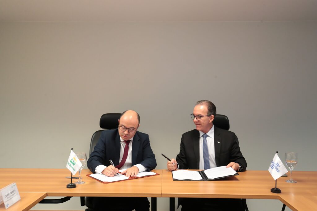 Diretor_Petrobras_Fernando Melgarejo_e_Presidente_Sebrae_Decio Lima_Assinatura_Protocolo_de_Intençoes_Credito_Bruno Spada
