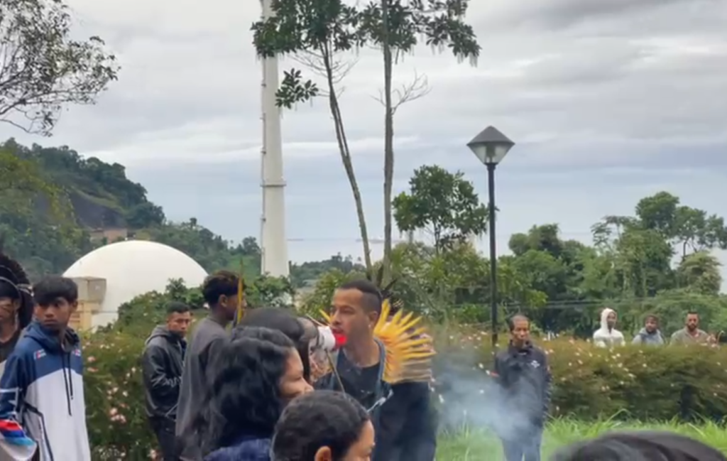 Sem título Sem título