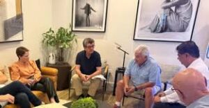 Com dificuldades de se reunirem com senador em recesso de férias, senadores brasileiros conversam entre si
