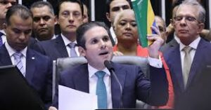 Hugo Mota, um presidente da Câmara acuado por desvios financeiros da família