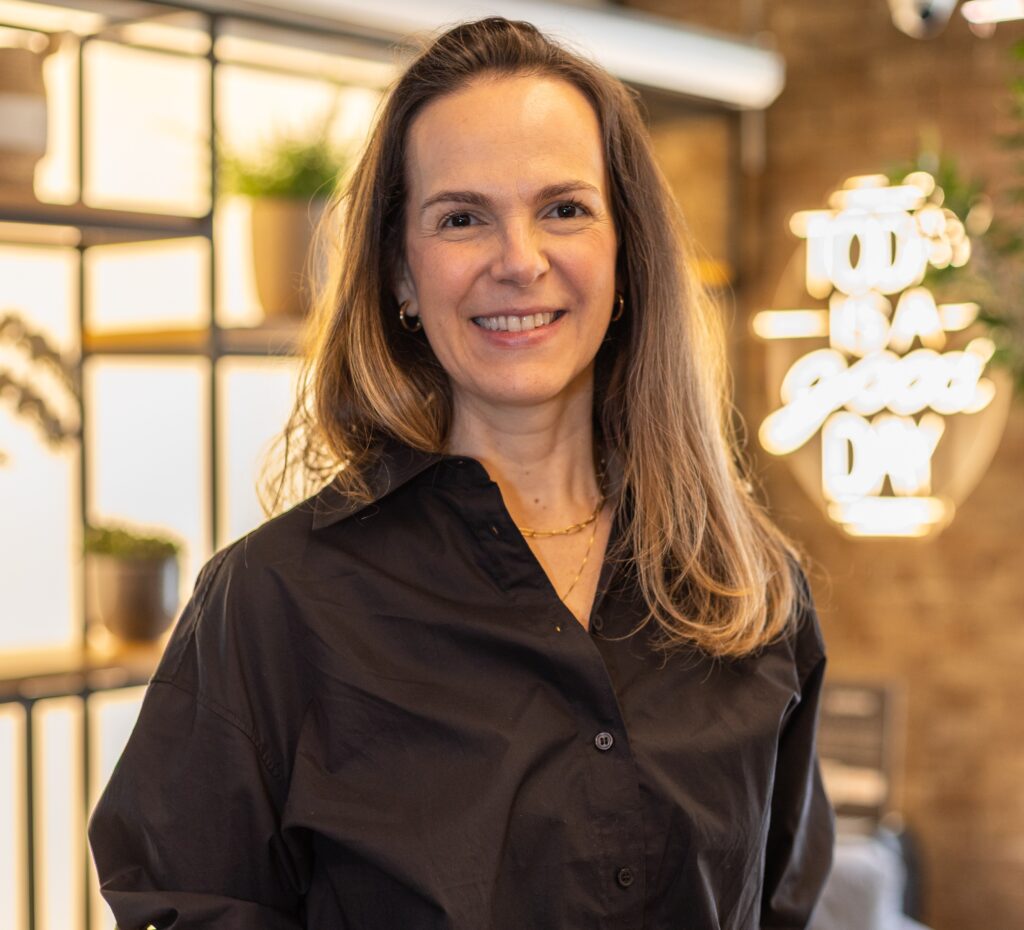 Daniela Lopes, Diretora Comercial