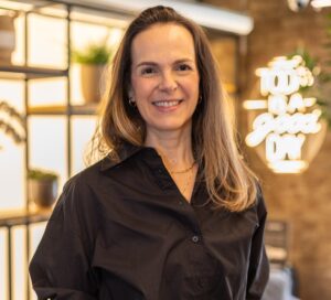 Daniela Lopes, Diretora Comercial