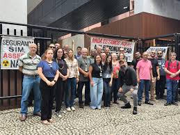 Protestos em frente a Eletronuclear