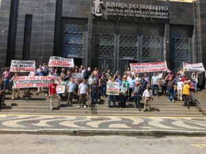 Manifestação em frente ao prédio do Ministério do Trabalho, no Rio