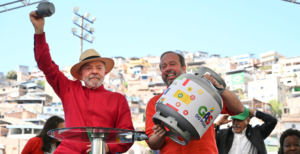 Políticos continuam abusando da boa fé das pessoas mais humildes trocando benefícios com dinheiro alheio para ludibriar o eleitor