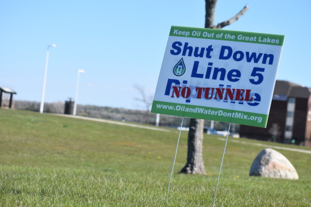 Enbridge-Shutdown-protest-sign_Stebbins-MichAdvance