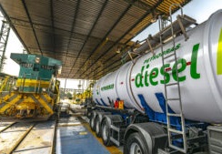 Locomotiva_Vale_abastecida_Diesel-R_em_Vitoria_ES_Foto2_Credito_Judeu-Marc_Divulgacao-Vale-300x169-1