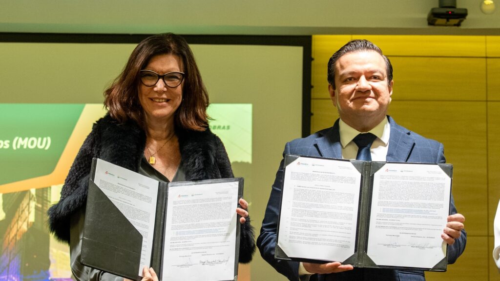 Assinatura_MOU_Petrobras_Pemex_Capa_Credito_Sergio Bittencourt Assinatura_MOU_Petrobras_Pemex_Capa_Credito_Sergio Bittencourt