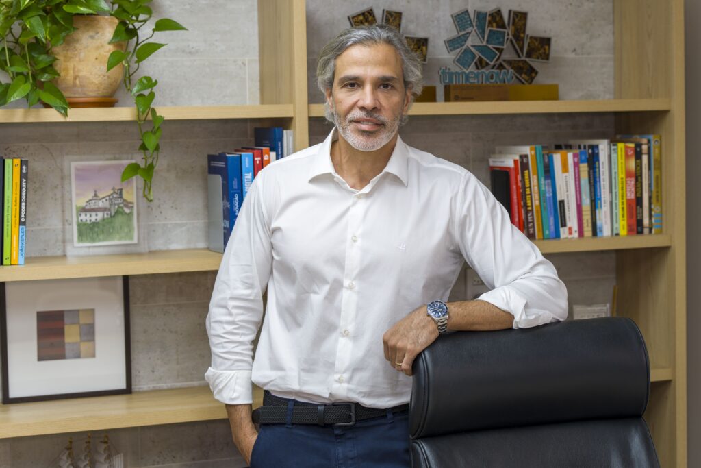 Antonio Toledo – CEO Timenow Antonio Toledo - CEO Timenow